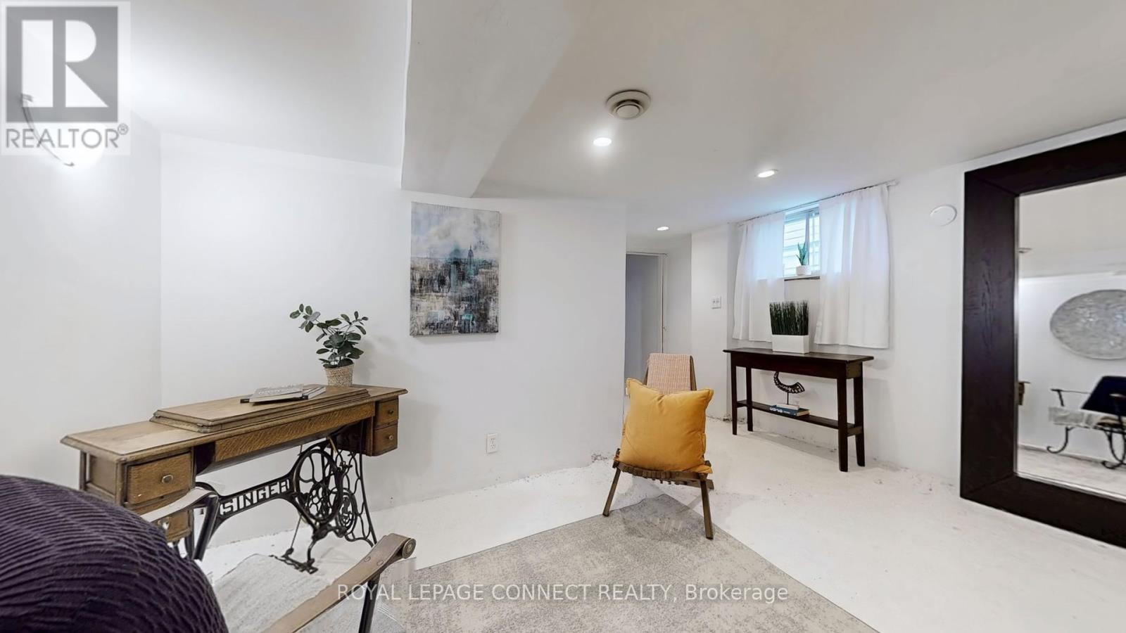 












242 GLEDHILL AVENUE

,
Toronto,




Ontario
M4C5L2

