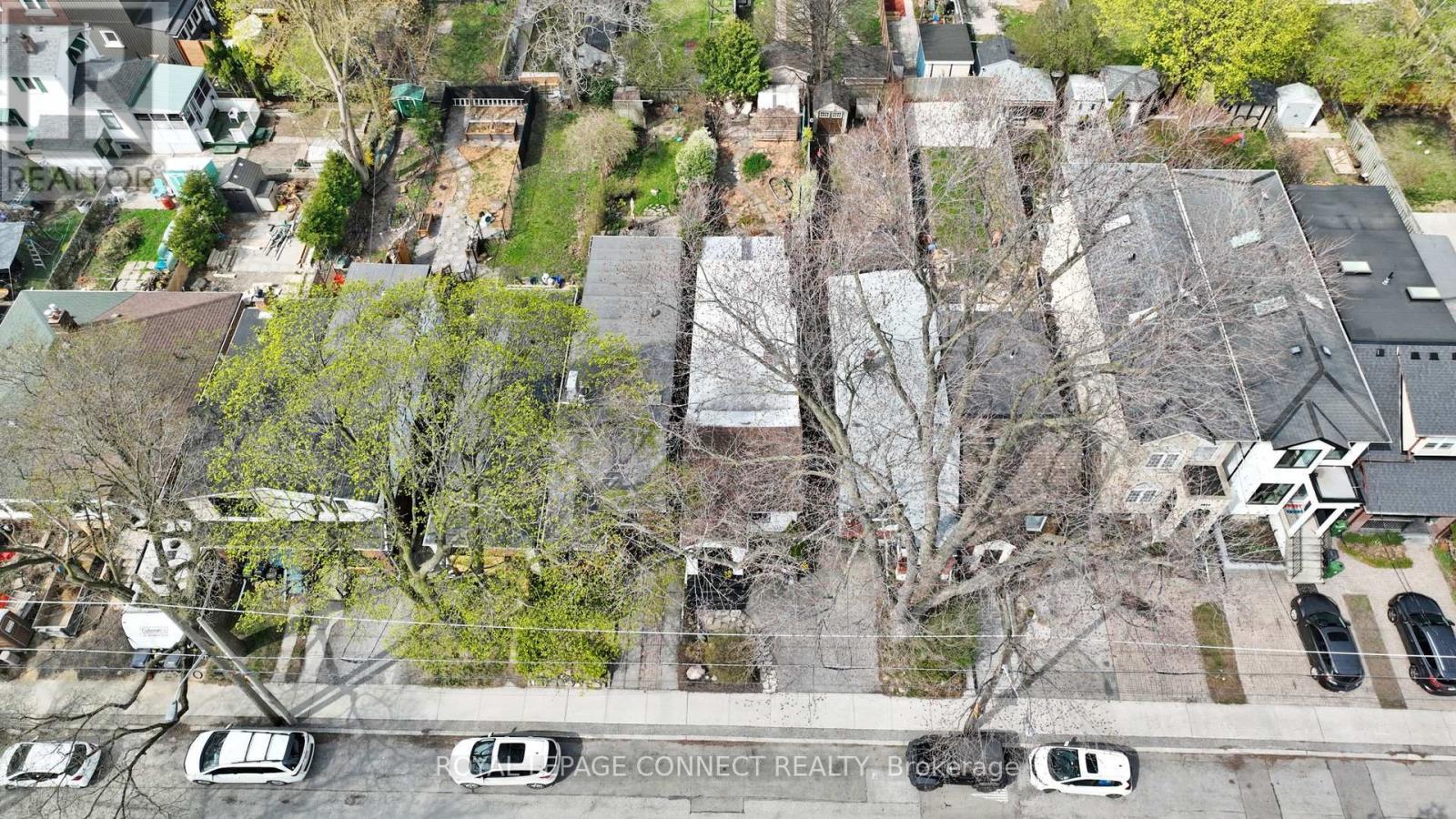 












242 GLEDHILL AVENUE

,
Toronto,




Ontario
M4C5L2

