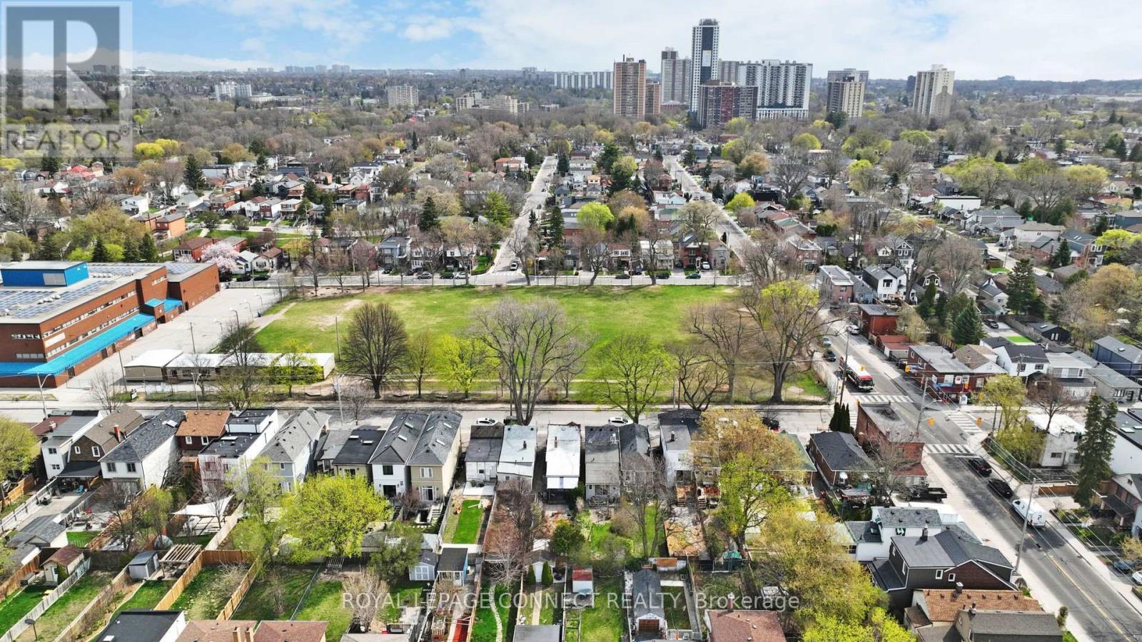 












242 GLEDHILL AVENUE

,
Toronto,




Ontario
M4C5L2

