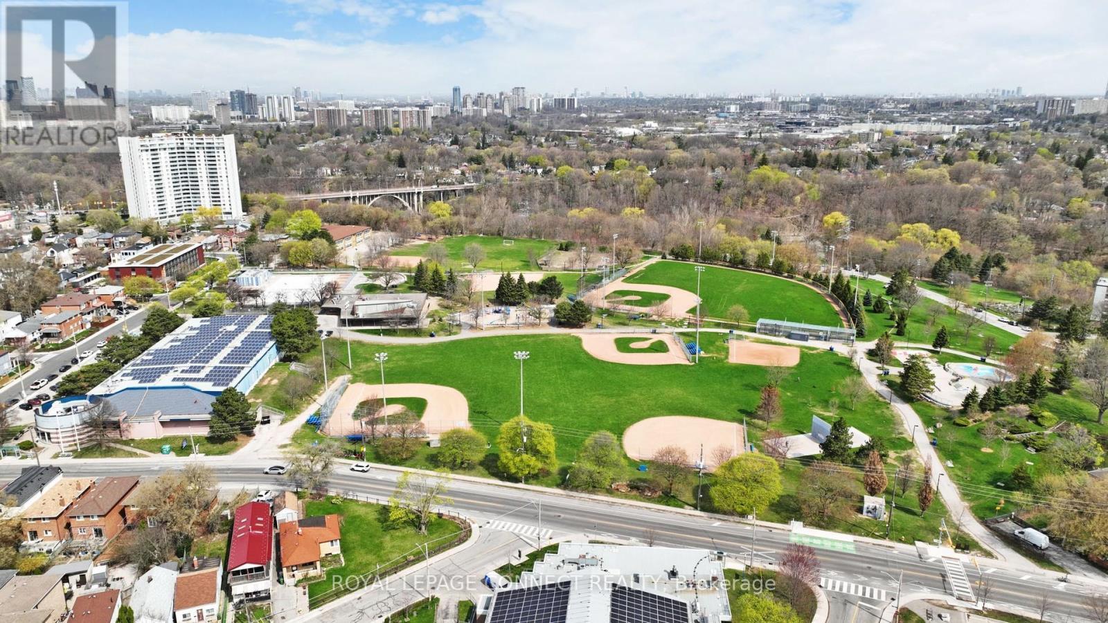 












242 GLEDHILL AVENUE

,
Toronto,




Ontario
M4C5L2

