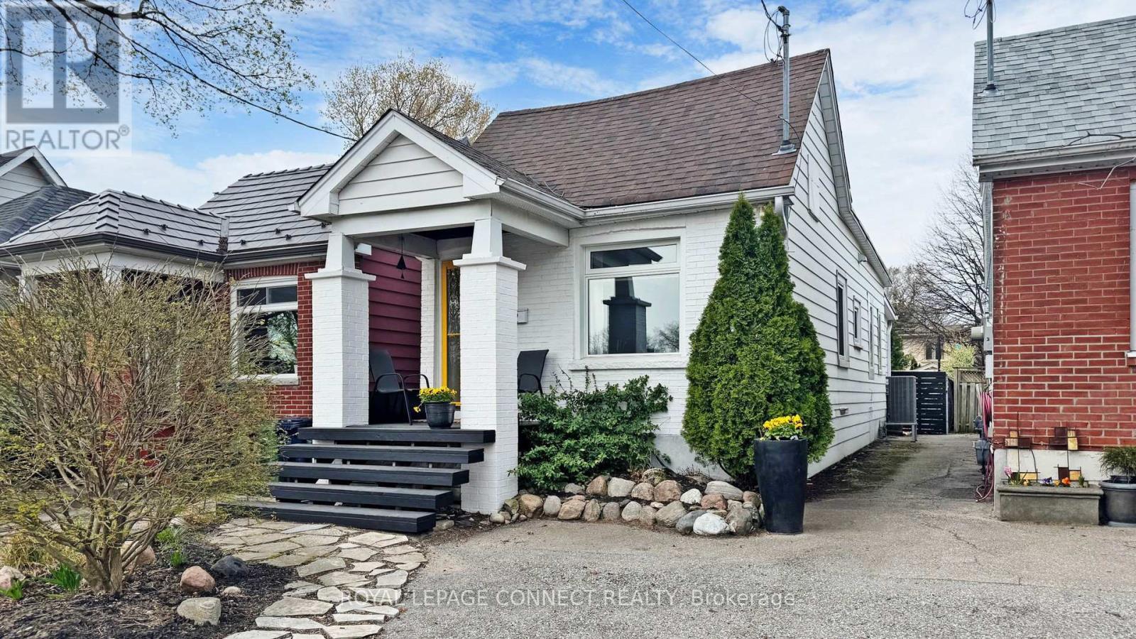 












242 GLEDHILL AVENUE

,
Toronto,




Ontario
M4C5L2

