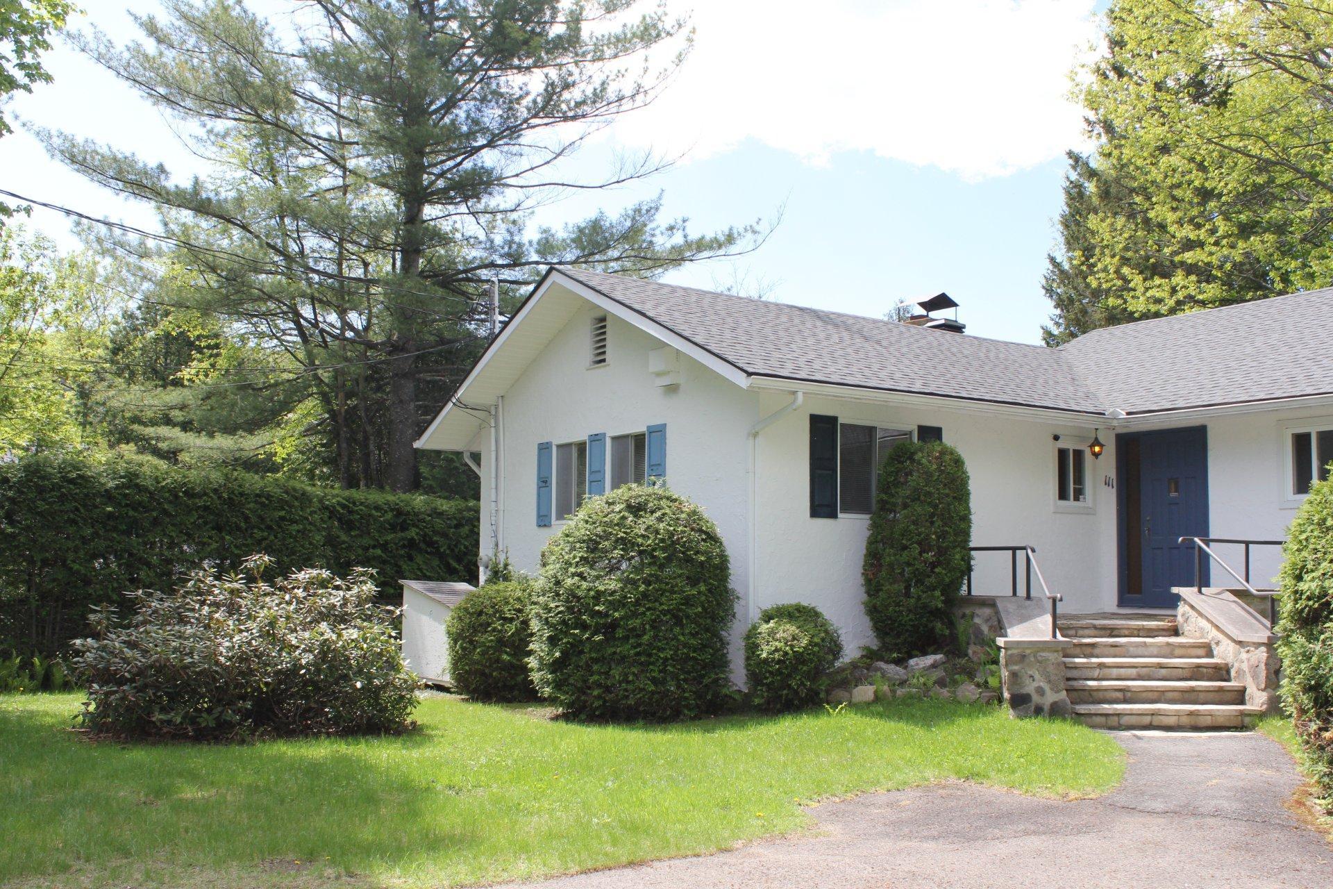 









111


Av. St-Denis

,
Saint-Sauveur,




QC
J0R1R3


