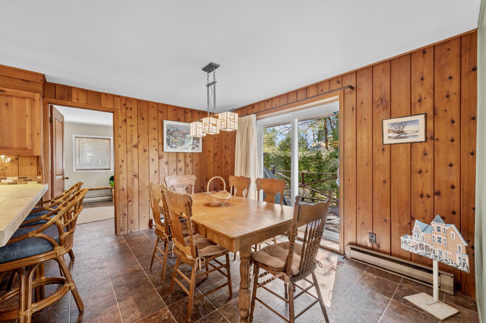 









111


Av. St-Denis

,
Saint-Sauveur,




QC
J0R1R3

