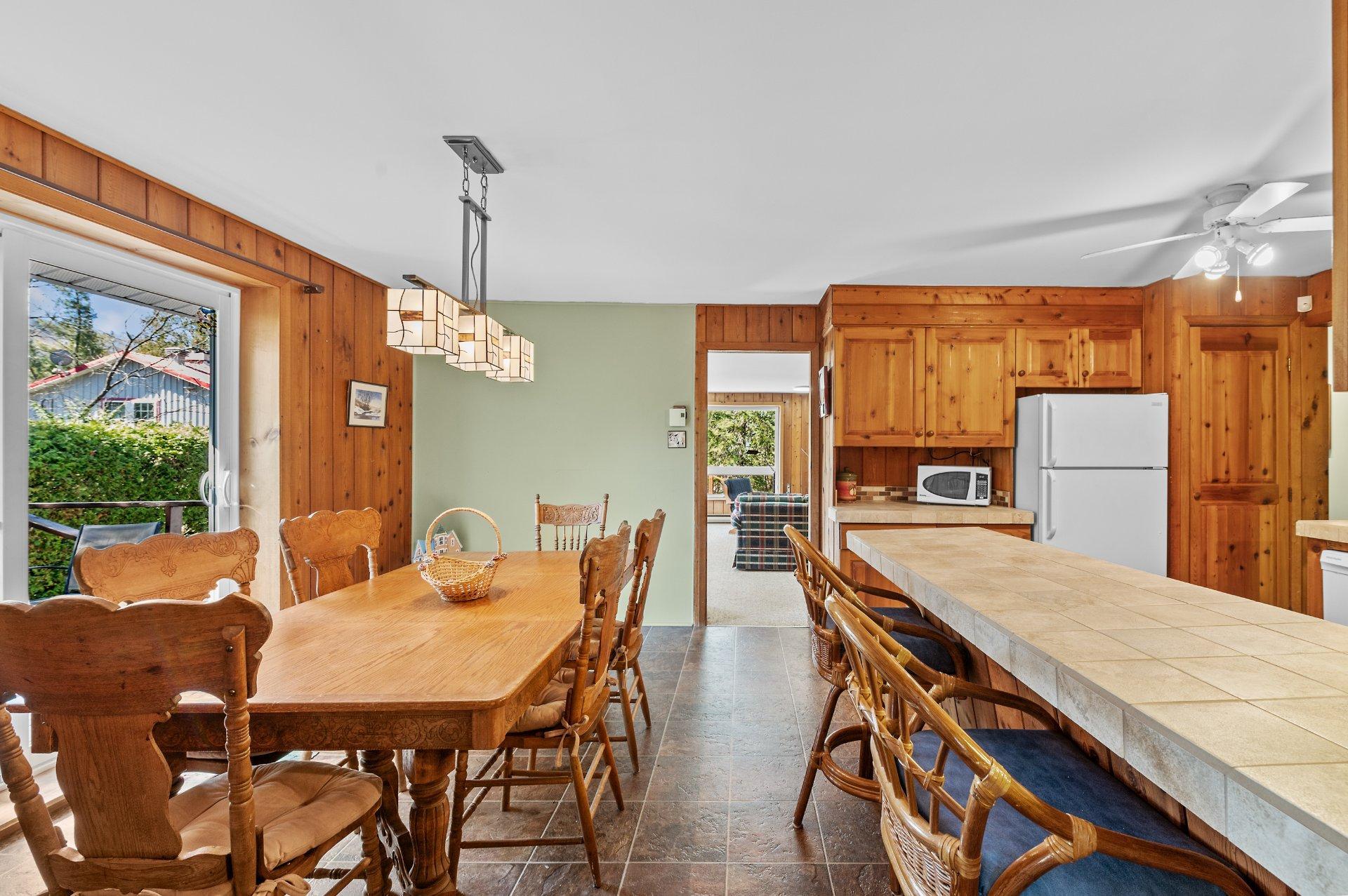 









111


Av. St-Denis

,
Saint-Sauveur,




QC
J0R1R3

