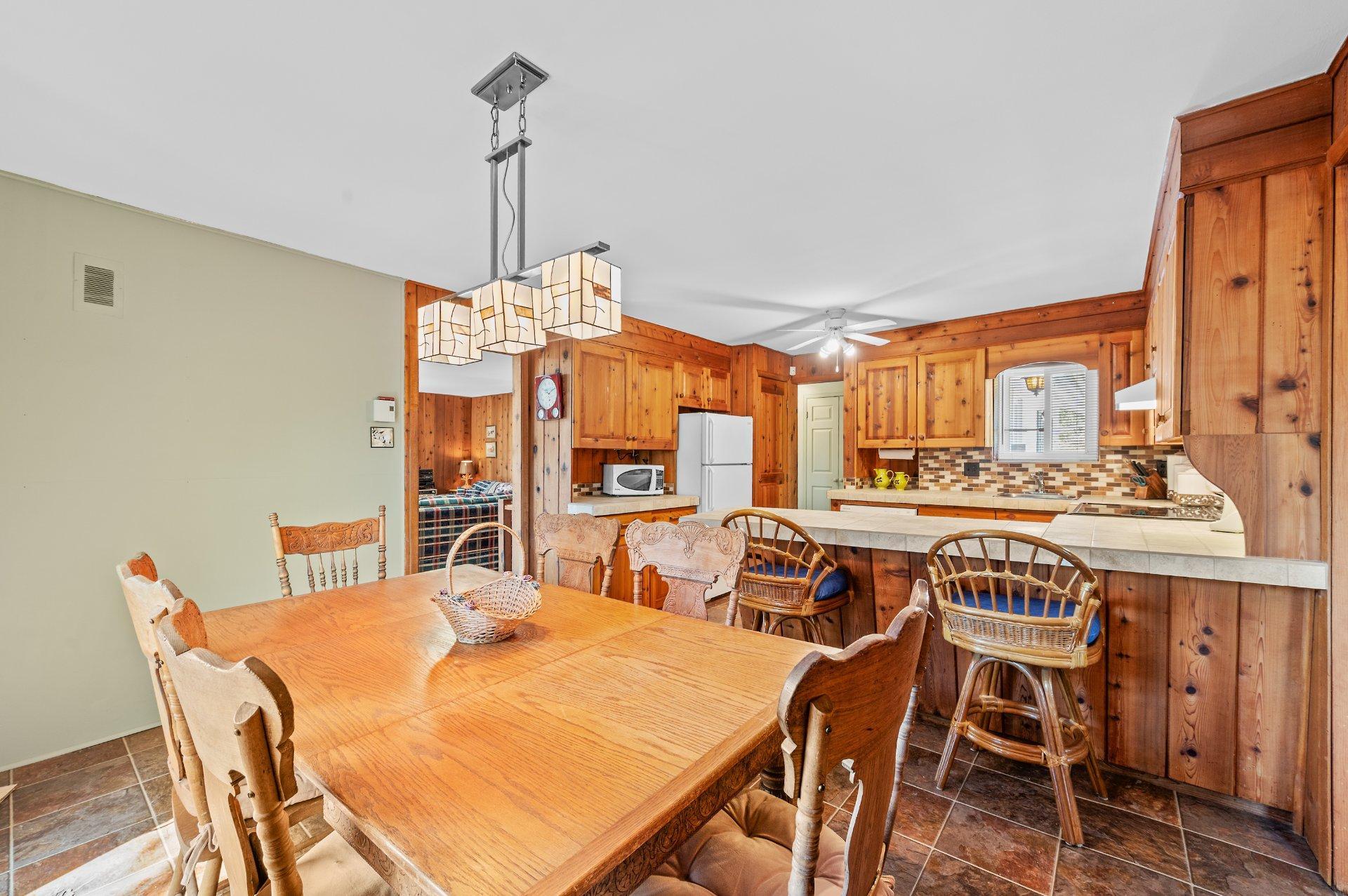 









111


Av. St-Denis

,
Saint-Sauveur,




QC
J0R1R3


