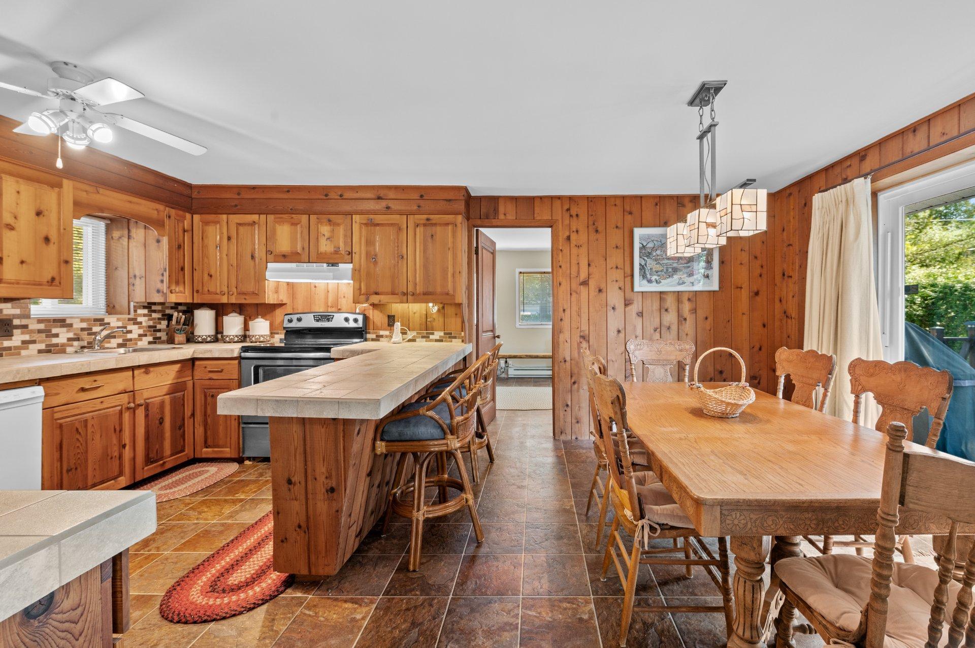 









111


Av. St-Denis

,
Saint-Sauveur,




QC
J0R1R3

