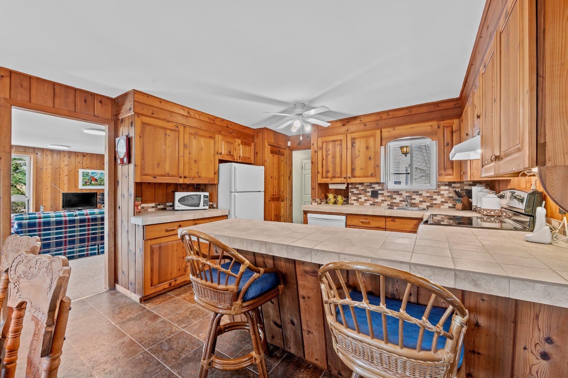 









111


Av. St-Denis

,
Saint-Sauveur,




QC
J0R1R3

