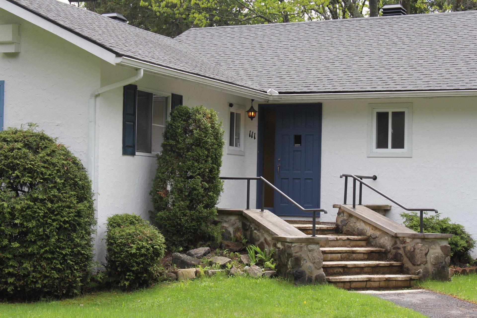 









111


Av. St-Denis

,
Saint-Sauveur,




QC
J0R1R3

