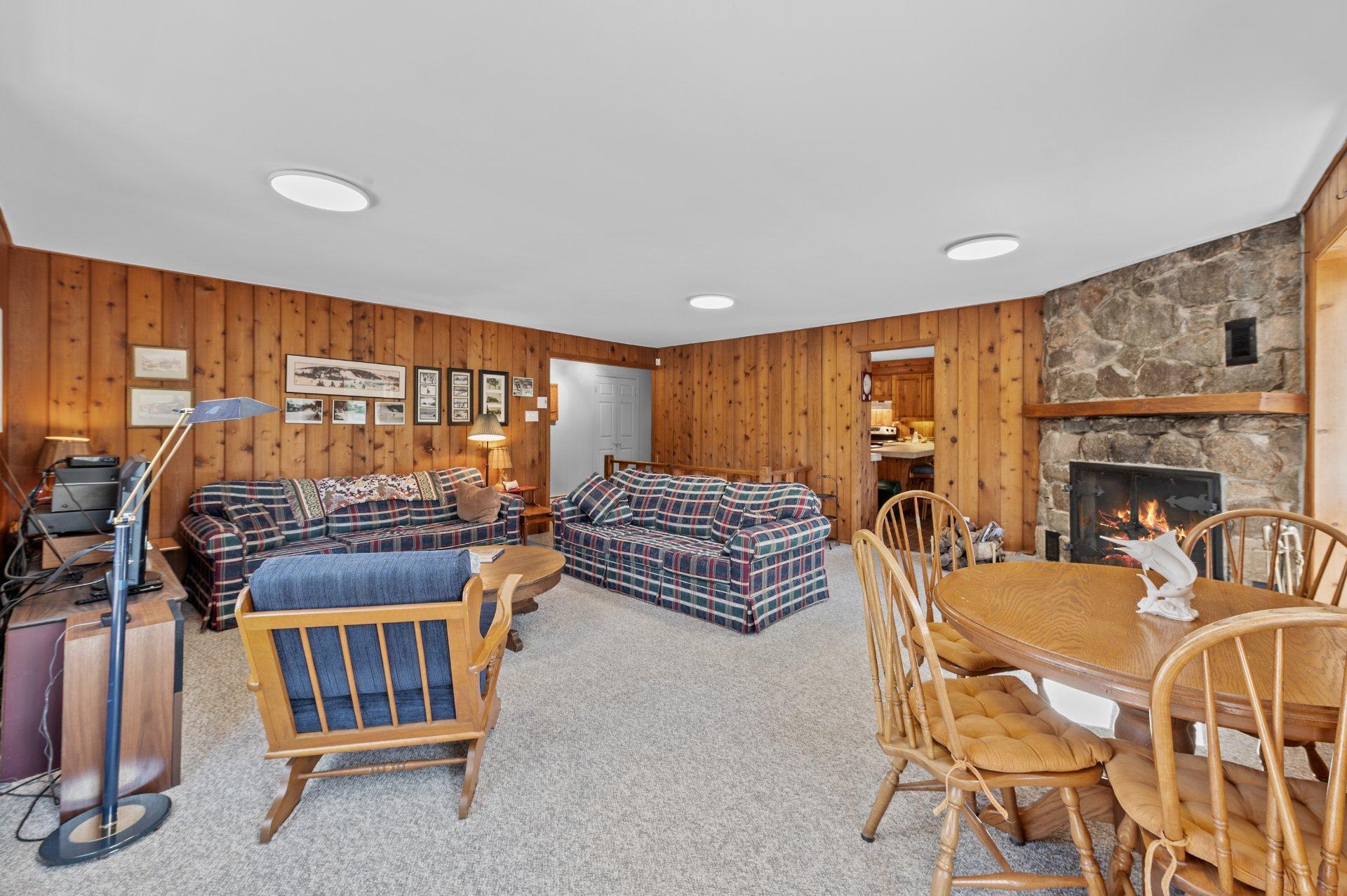 









111


Av. St-Denis

,
Saint-Sauveur,




QC
J0R1R3

