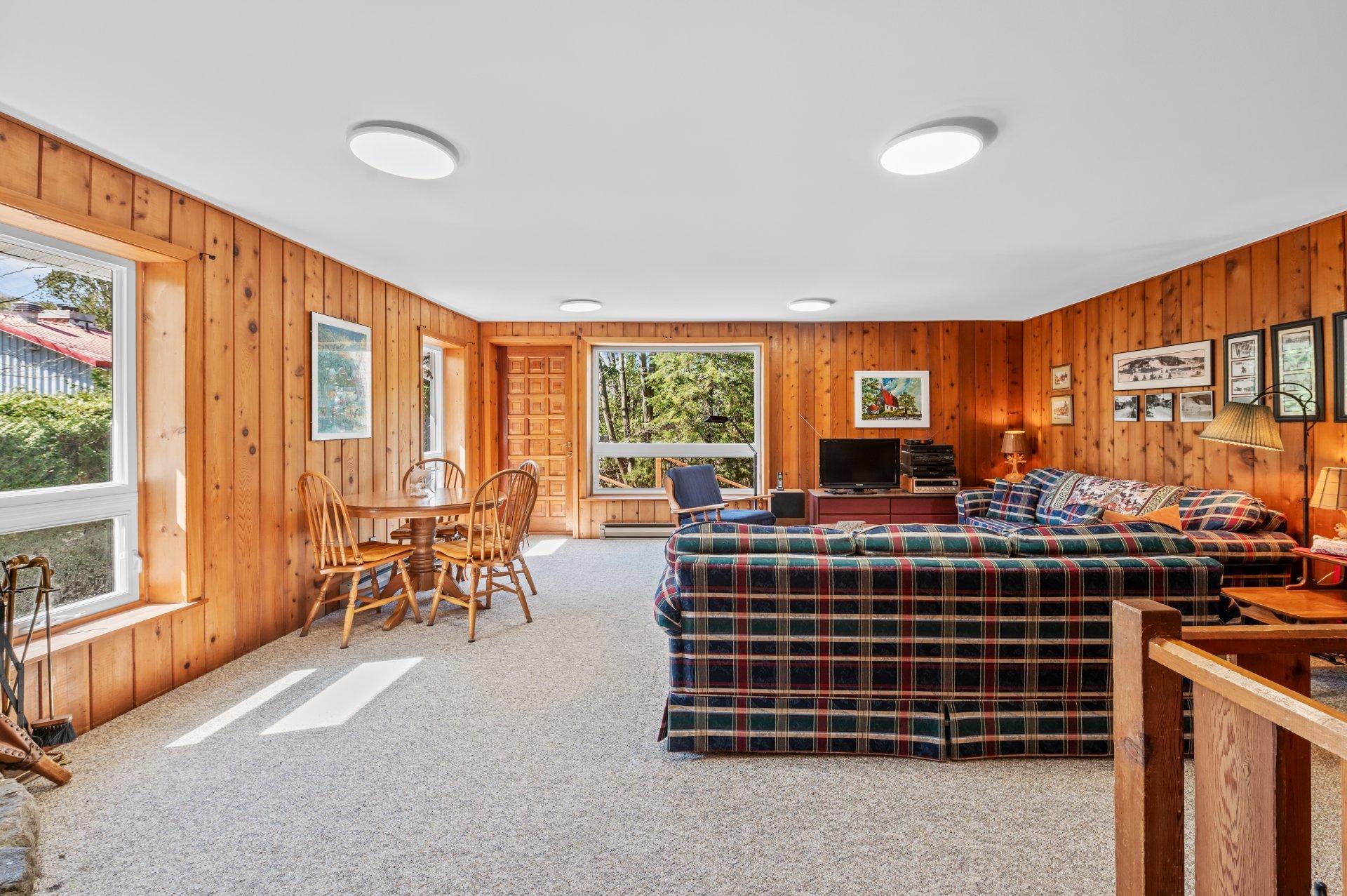 









111


Av. St-Denis

,
Saint-Sauveur,




QC
J0R1R3


