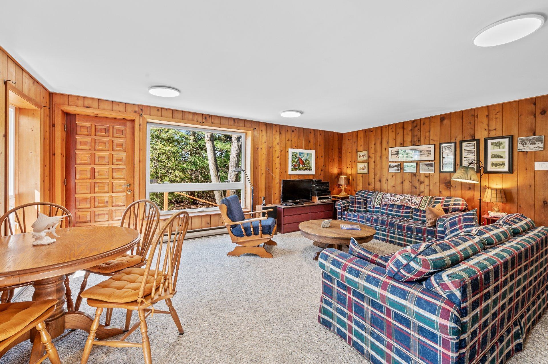 









111


Av. St-Denis

,
Saint-Sauveur,




QC
J0R1R3

