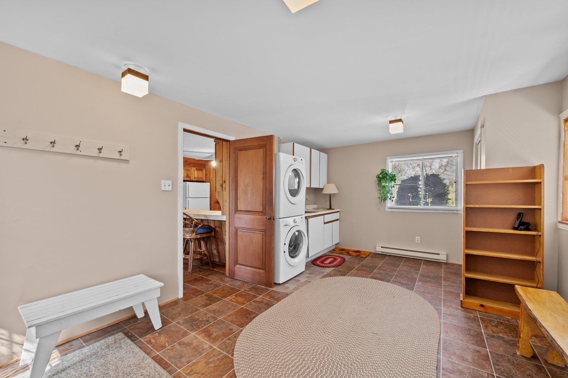 









111


Av. St-Denis

,
Saint-Sauveur,




QC
J0R1R3


