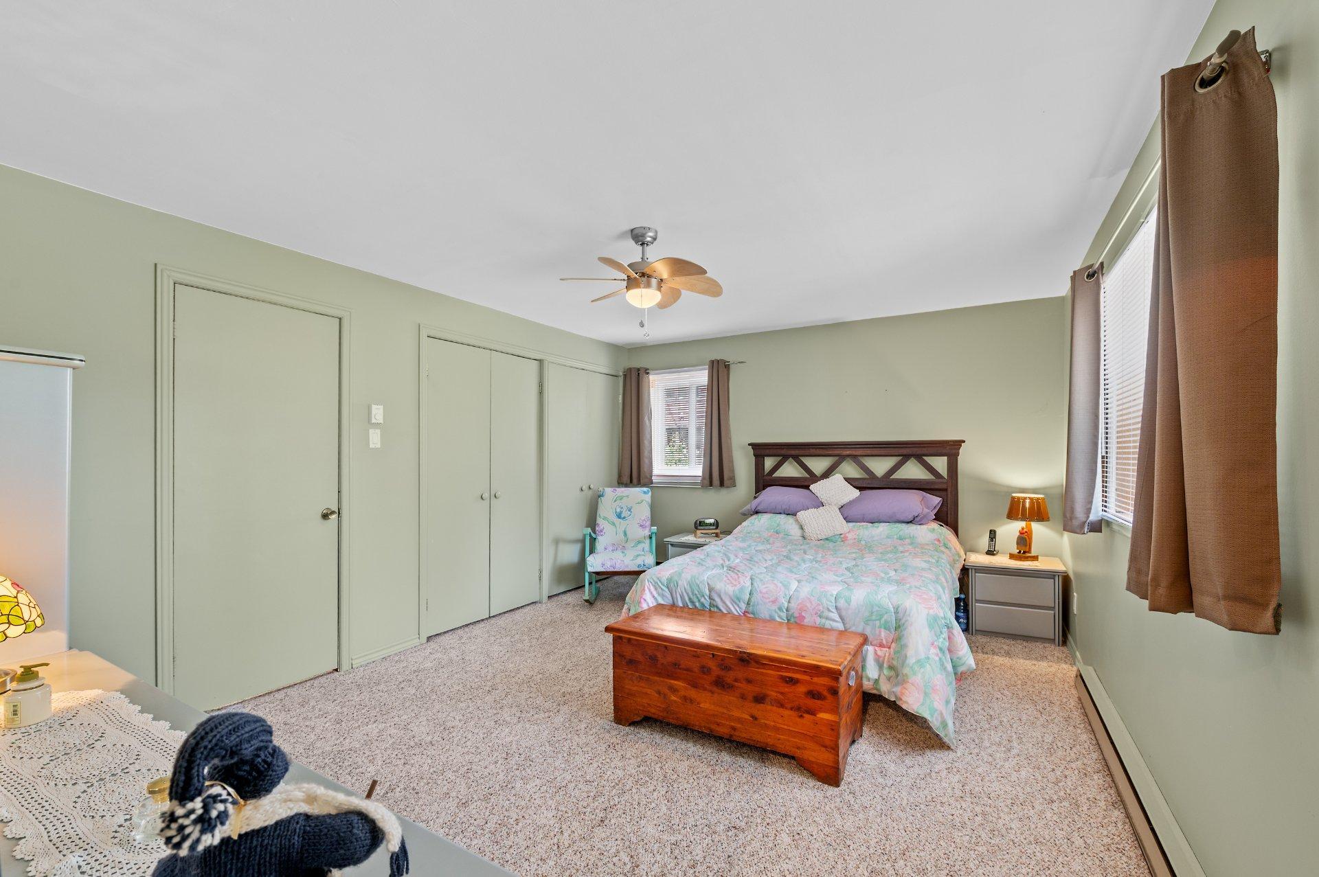 









111


Av. St-Denis

,
Saint-Sauveur,




QC
J0R1R3

