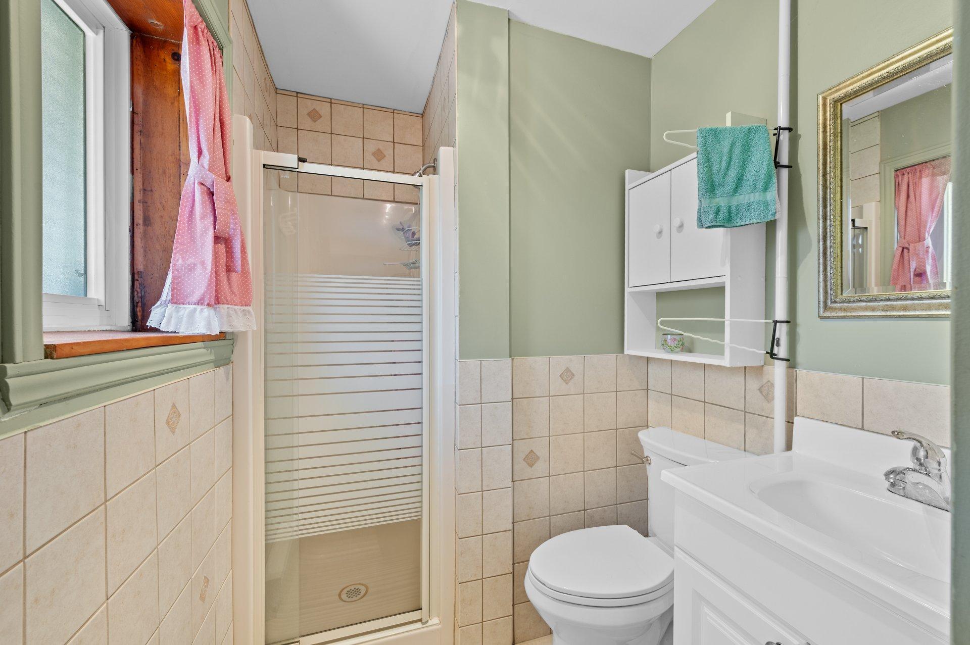 









111


Av. St-Denis

,
Saint-Sauveur,




QC
J0R1R3

