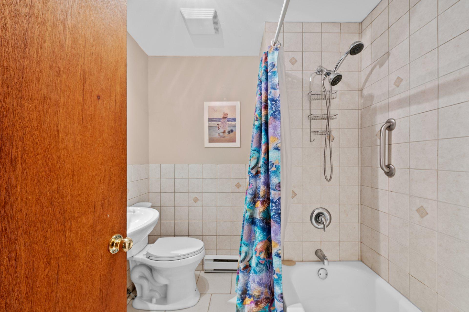 









111


Av. St-Denis

,
Saint-Sauveur,




QC
J0R1R3

