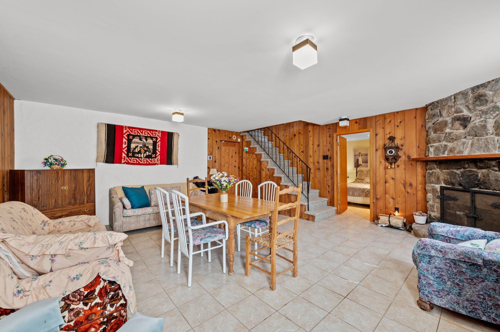 









111


Av. St-Denis

,
Saint-Sauveur,




QC
J0R1R3

