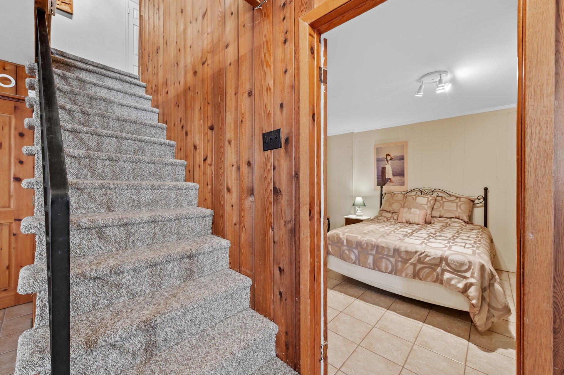 









111


Av. St-Denis

,
Saint-Sauveur,




QC
J0R1R3

