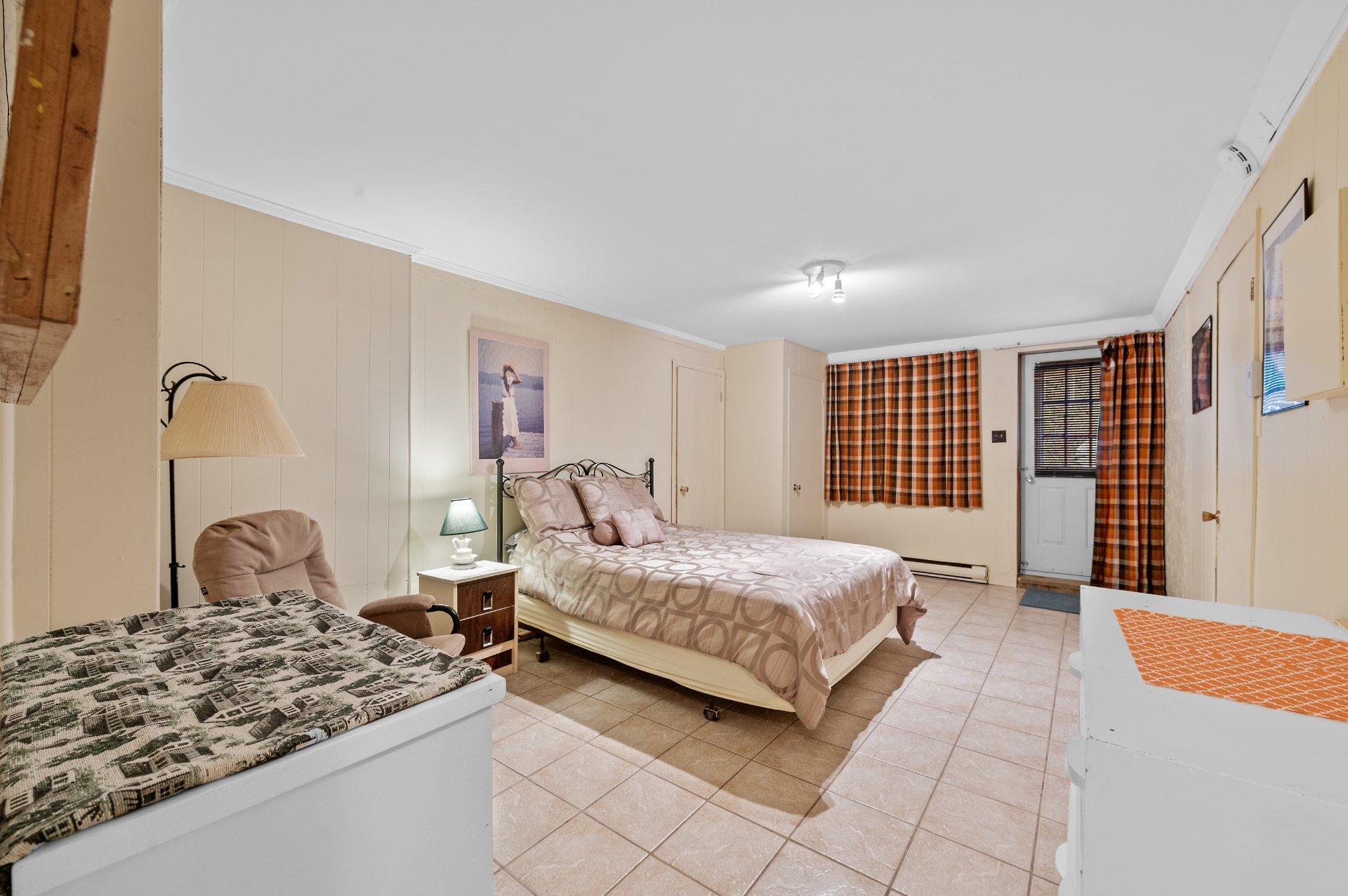









111


Av. St-Denis

,
Saint-Sauveur,




QC
J0R1R3

