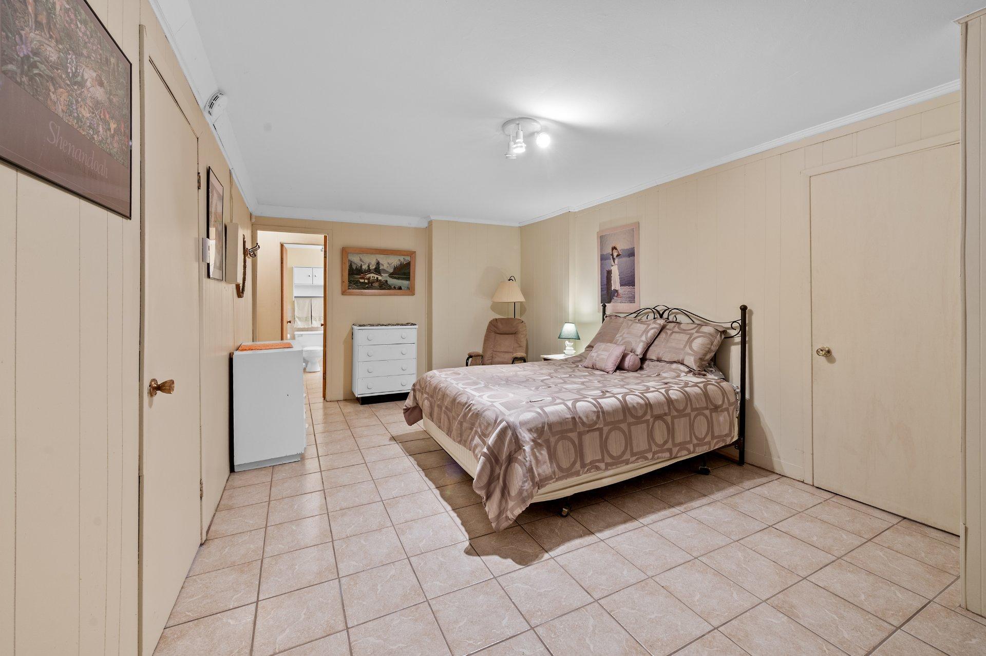 









111


Av. St-Denis

,
Saint-Sauveur,




QC
J0R1R3

