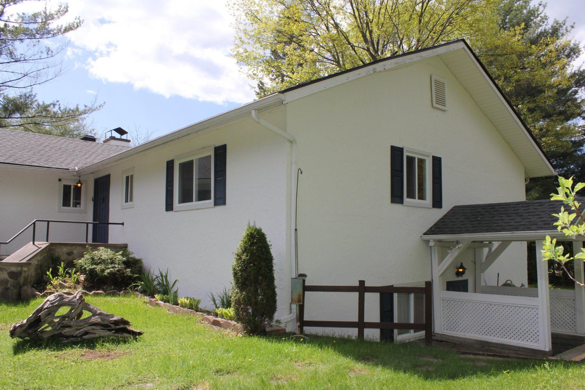 









111


Av. St-Denis

,
Saint-Sauveur,




QC
J0R1R3

