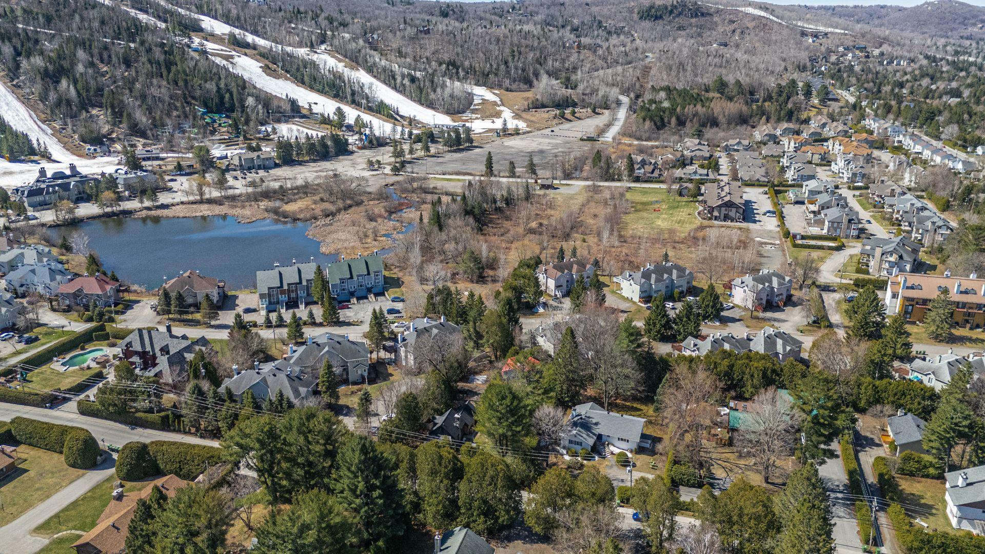 









111


Av. St-Denis

,
Saint-Sauveur,




QC
J0R1R3

