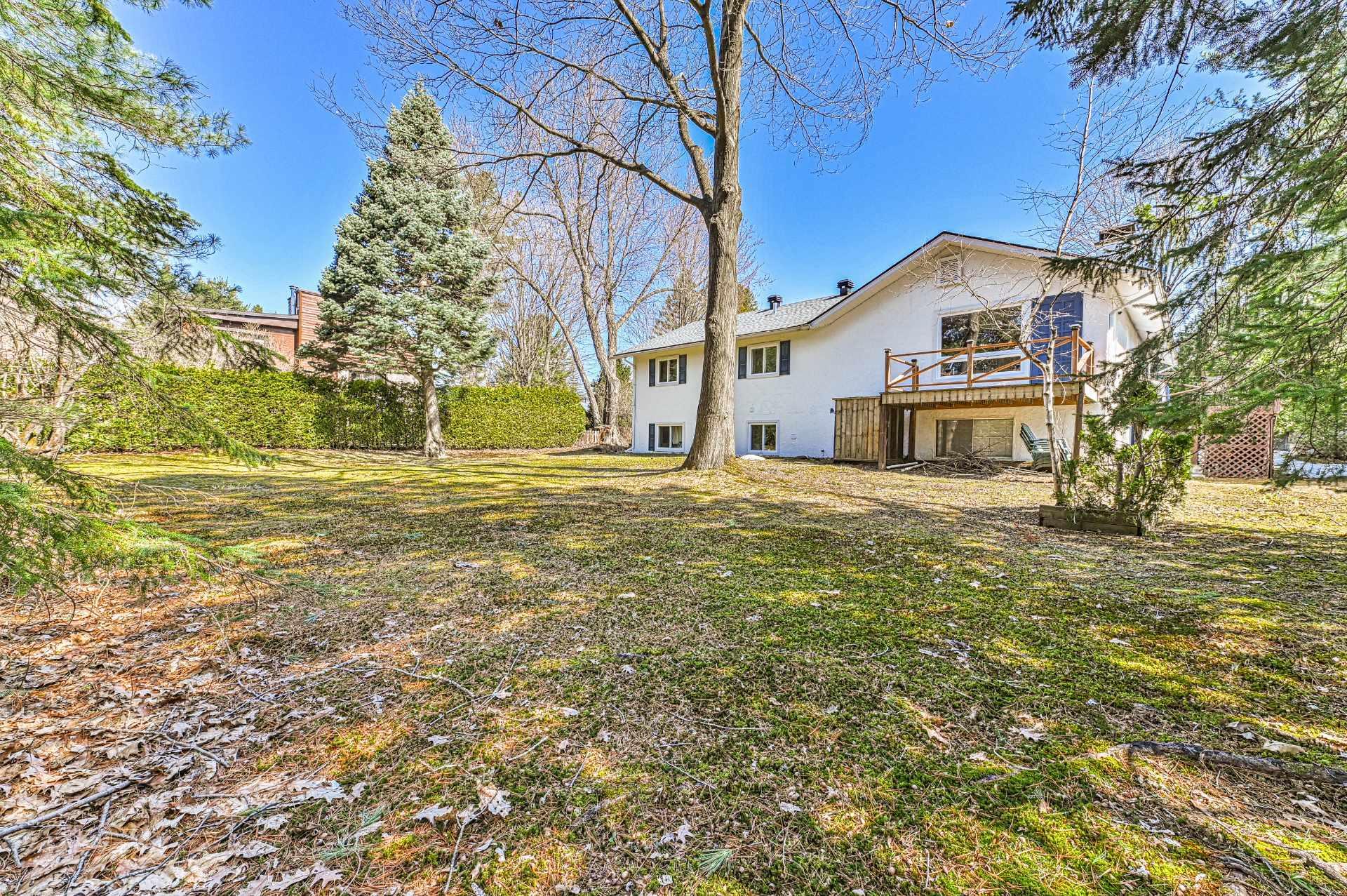 









111


Av. St-Denis

,
Saint-Sauveur,




QC
J0R1R3


