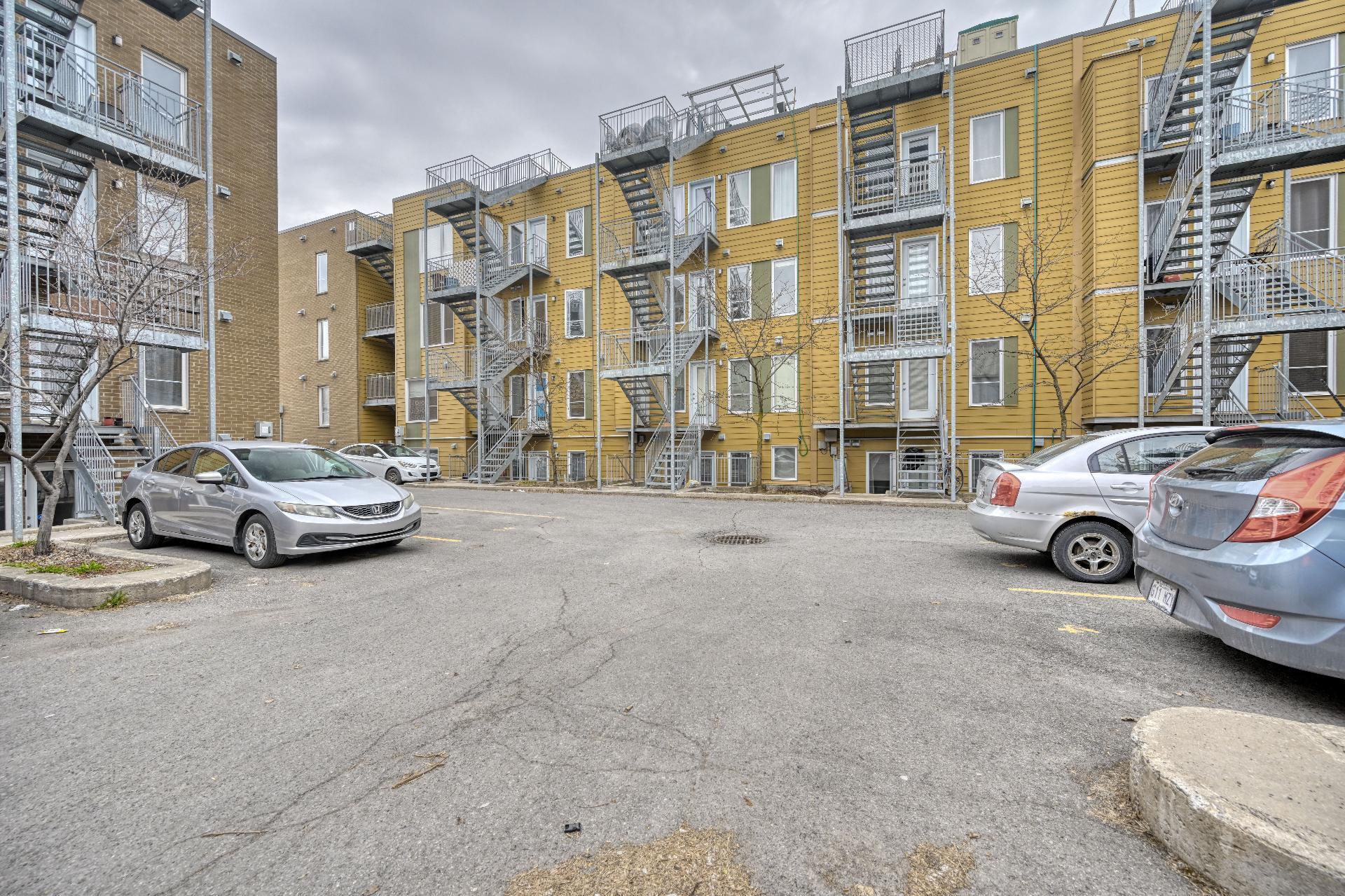 









3775


Rue Everett

, 201,
Montréal (Villeray/Saint-Michel/Parc-Extension),




QC
H2A1S5

