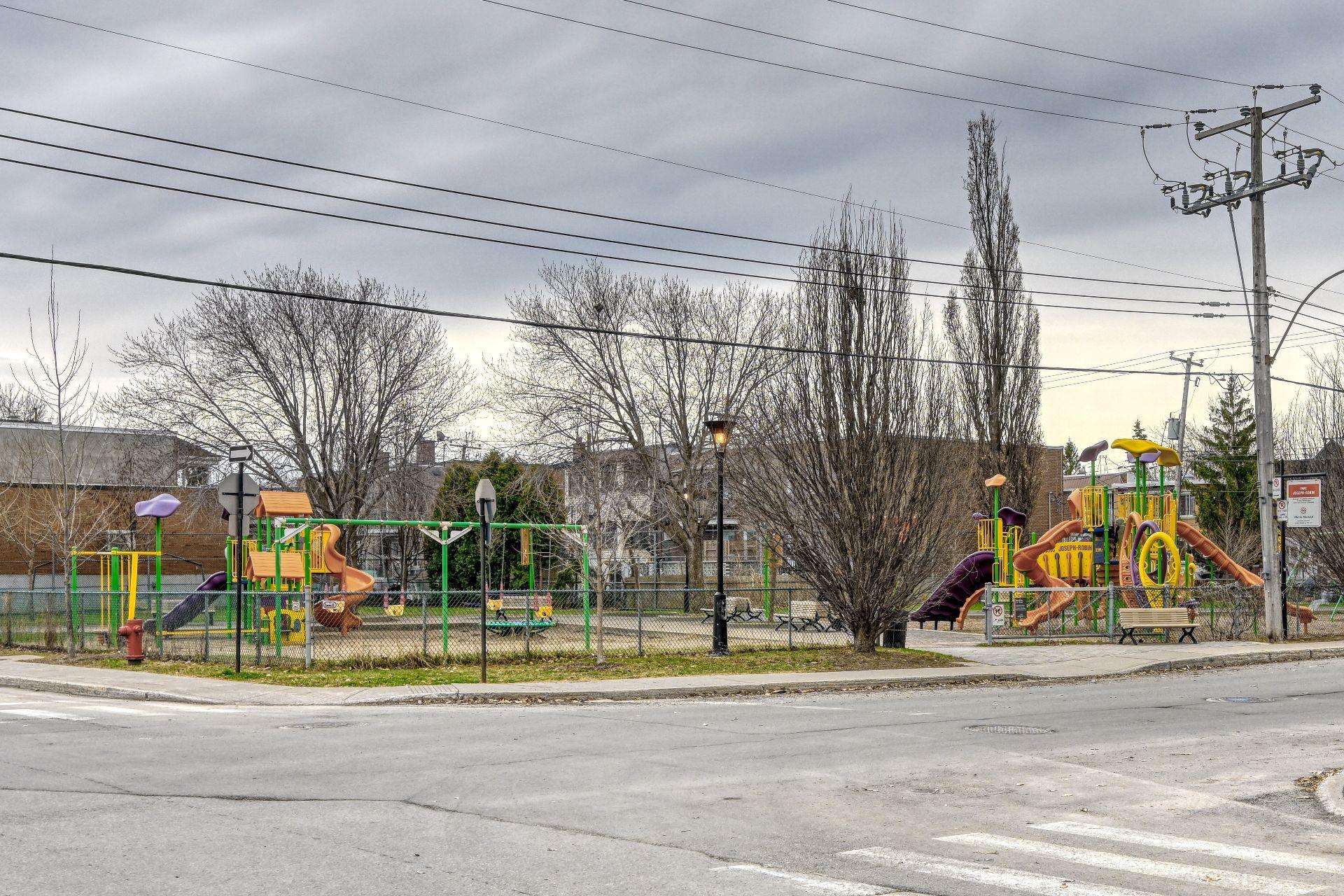 









3775


Rue Everett

, 201,
Montréal (Villeray/Saint-Michel/Parc-Extension),




QC
H2A1S5

