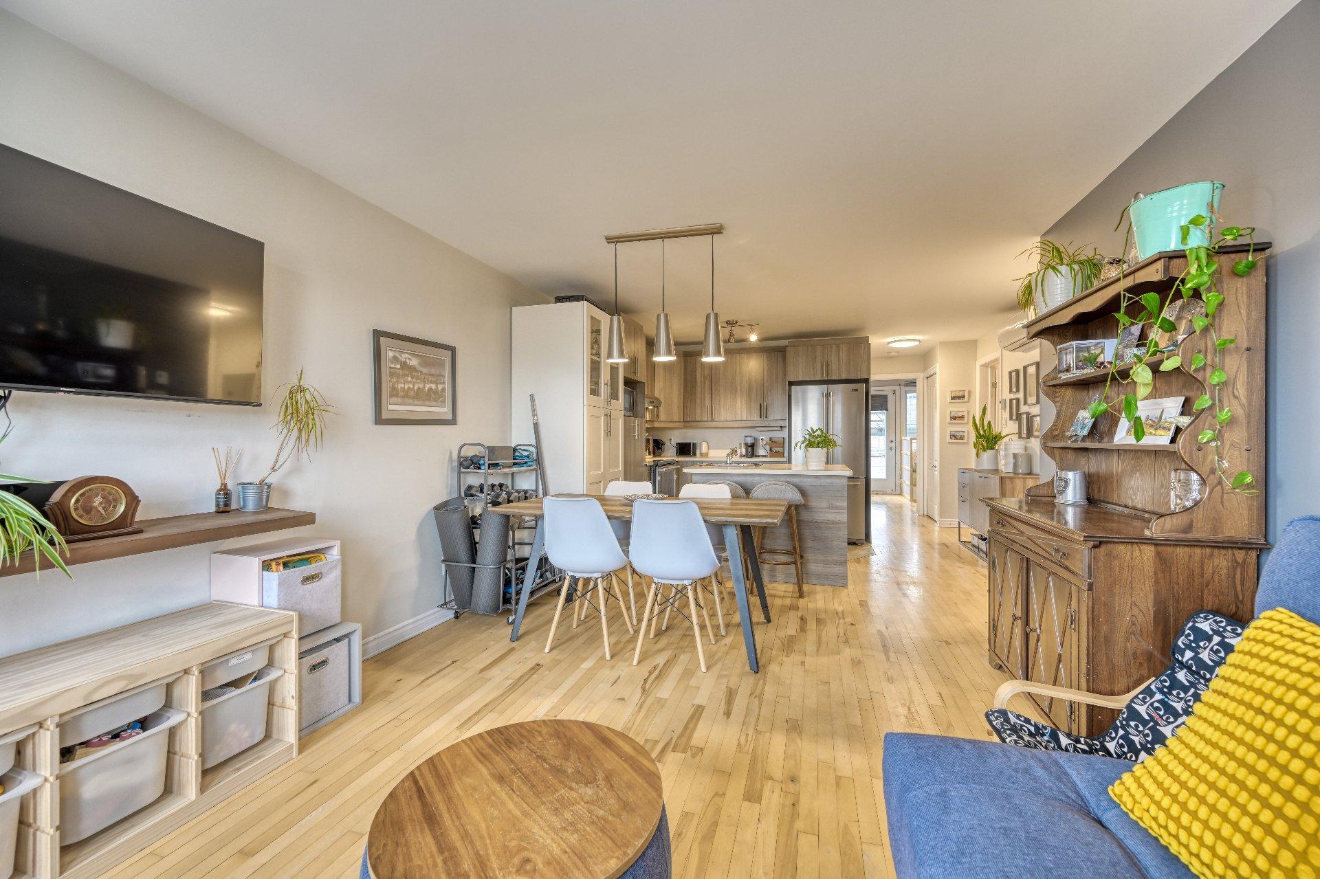 









3775


Rue Everett

, 201,
Montréal (Villeray/Saint-Michel/Parc-Extension),




QC
H2A1S5

