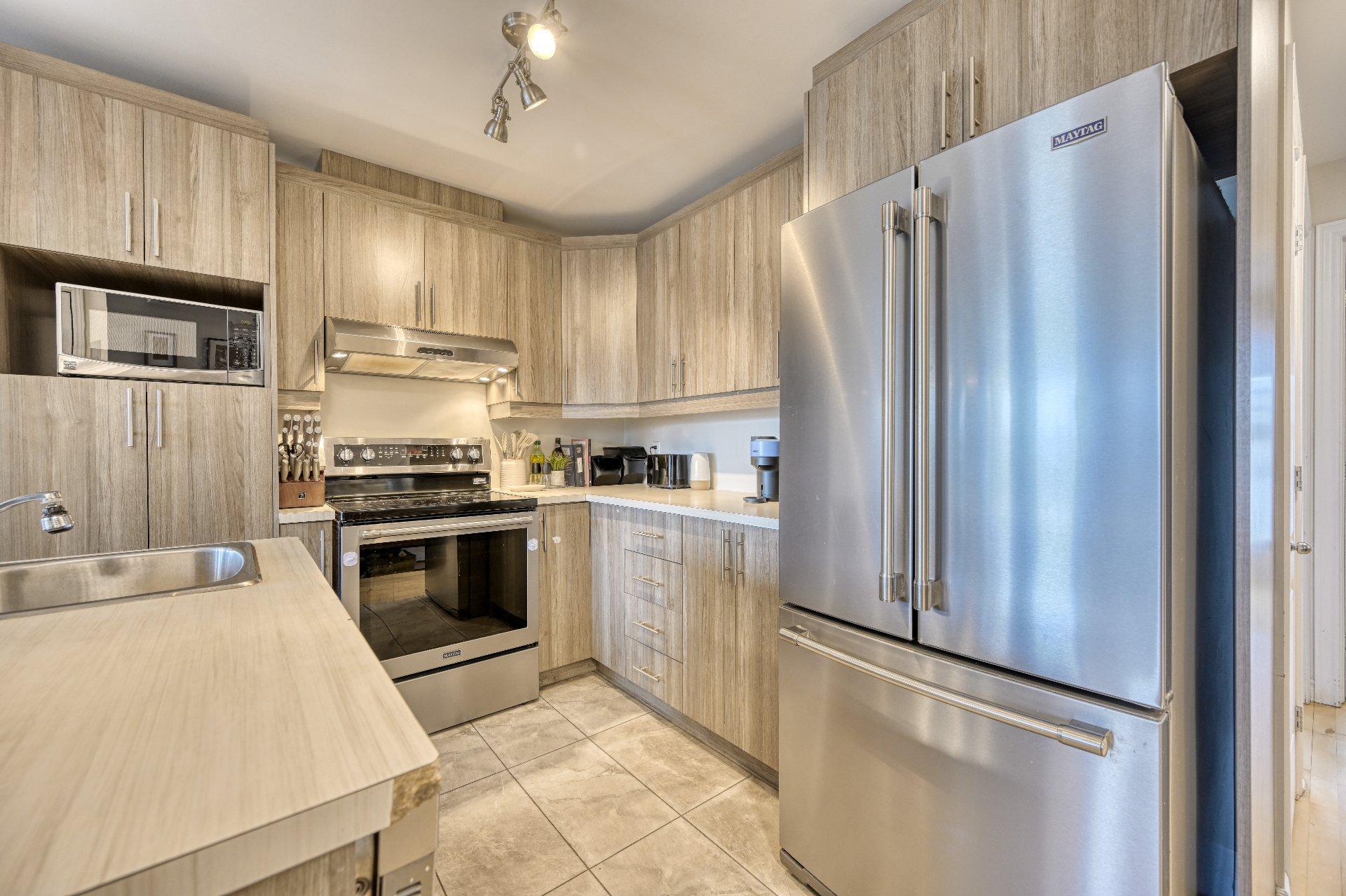









3775


Rue Everett

, 201,
Montréal (Villeray/Saint-Michel/Parc-Extension),




QC
H2A1S5

