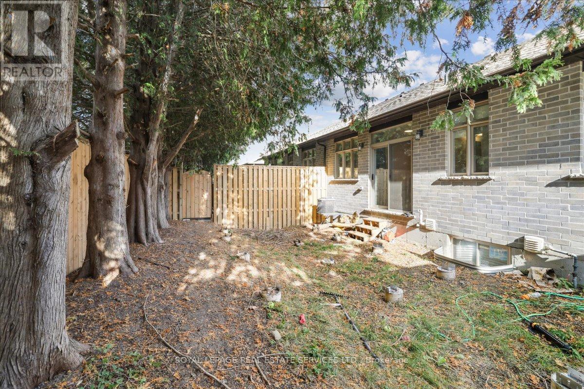












6 - 44 MAIN STREET

,
East Zorra-Tavistock,




Ontario
N0J1M0

