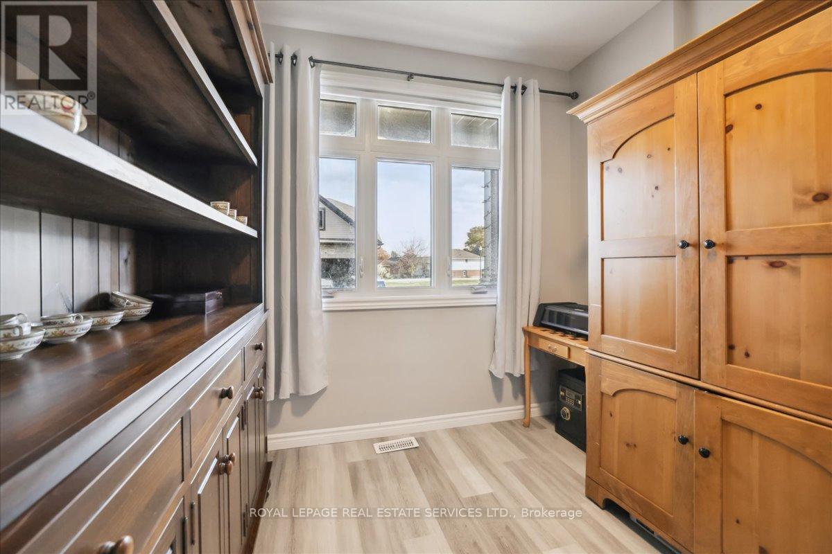 












6 - 44 MAIN STREET

,
East Zorra-Tavistock,




Ontario
N0J1M0

