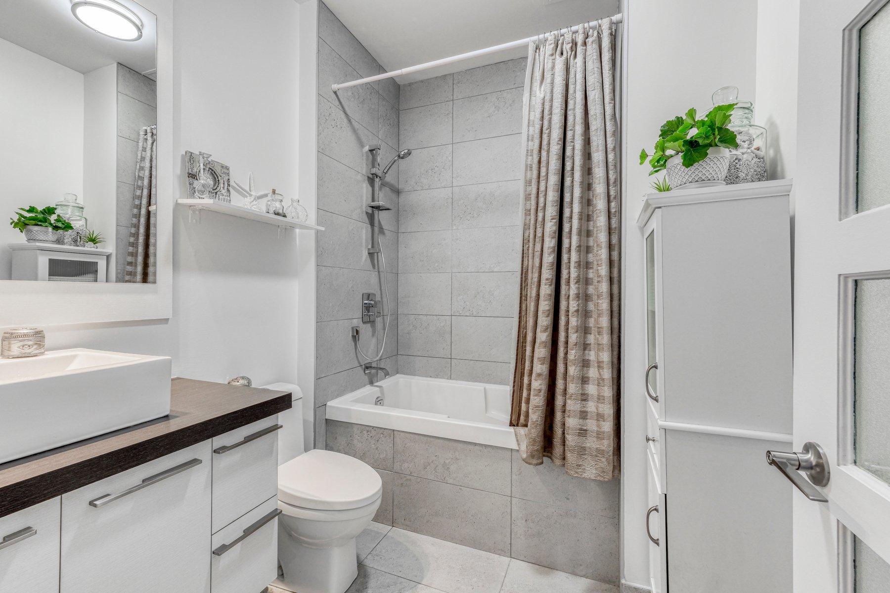 









2310


Rue Marcelle-Ferron

, 404,
Montréal (Mercier/Hochelaga-Maisonneuve),




QC
H1L0A7

