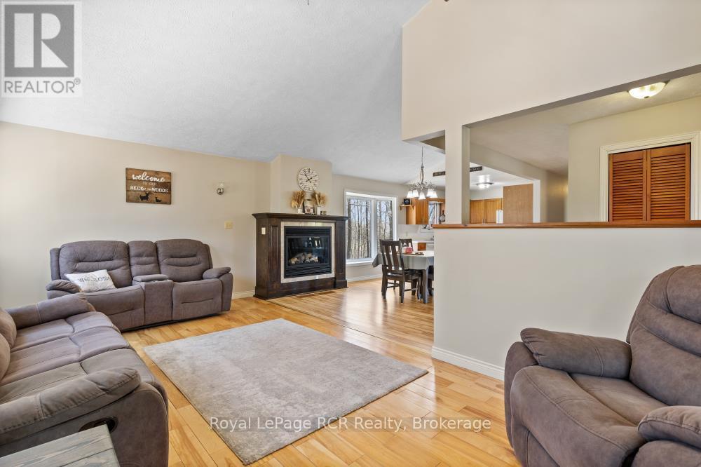 












214333 BASELINE ROAD

,
West Grey,




Ontario
N0G1S0

