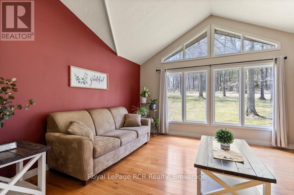 












214333 BASELINE ROAD

,
West Grey,




Ontario
N0G1S0

