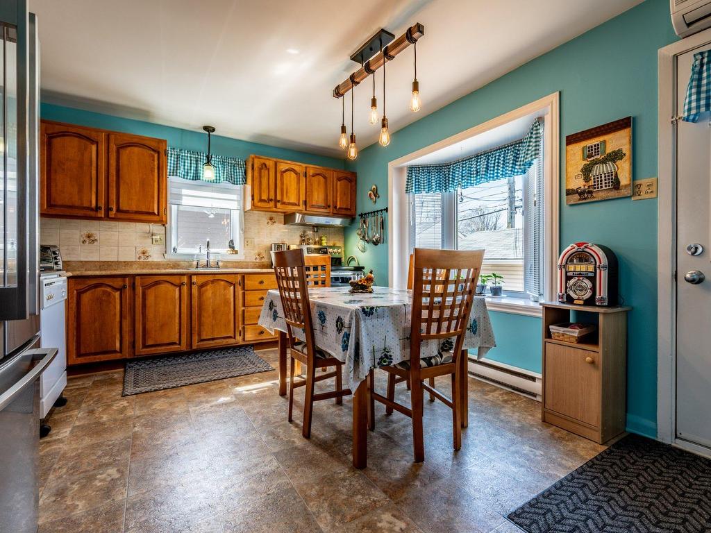 









869

 - 873


Rue Guilbert

,
Trois-Rivières,




QC
G8T5V3

