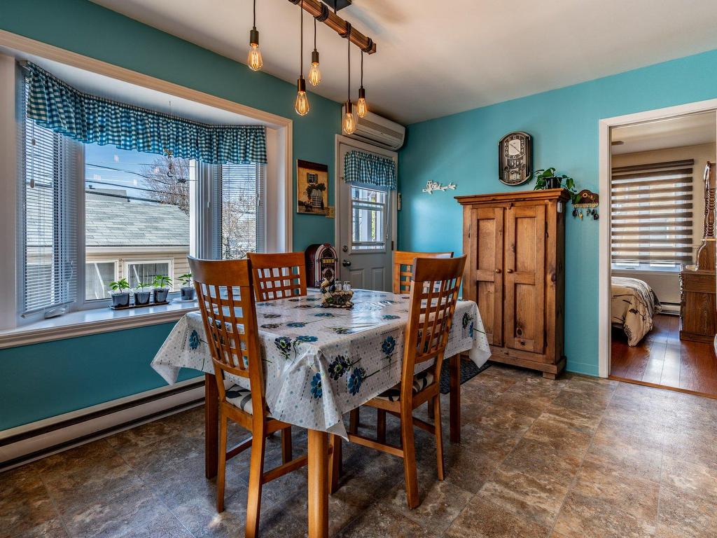 









869

 - 873


Rue Guilbert

,
Trois-Rivières,




QC
G8T5V3

