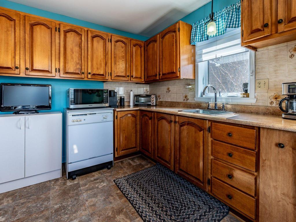 









869

 - 873


Rue Guilbert

,
Trois-Rivières,




QC
G8T5V3


