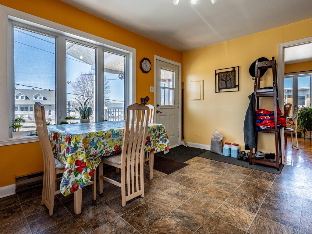 









869

 - 873


Rue Guilbert

,
Trois-Rivières,




QC
G8T5V3

