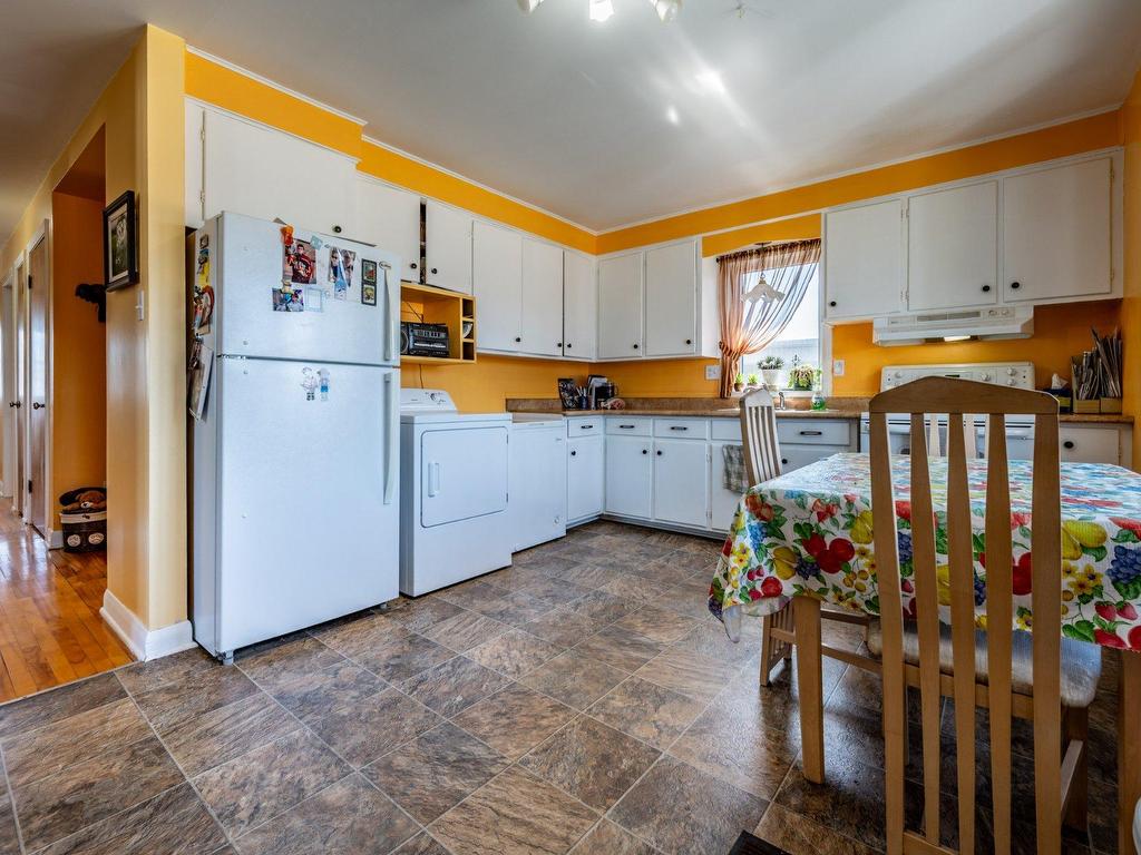 









869

 - 873


Rue Guilbert

,
Trois-Rivières,




QC
G8T5V3

