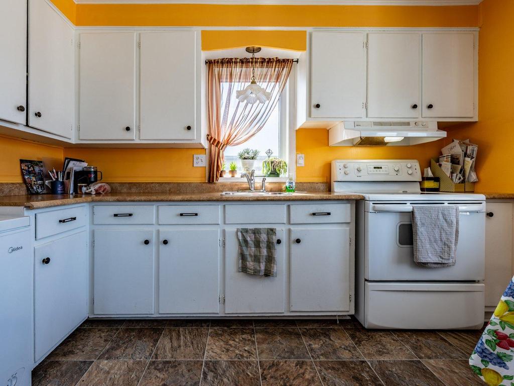 









869

 - 873


Rue Guilbert

,
Trois-Rivières,




QC
G8T5V3

