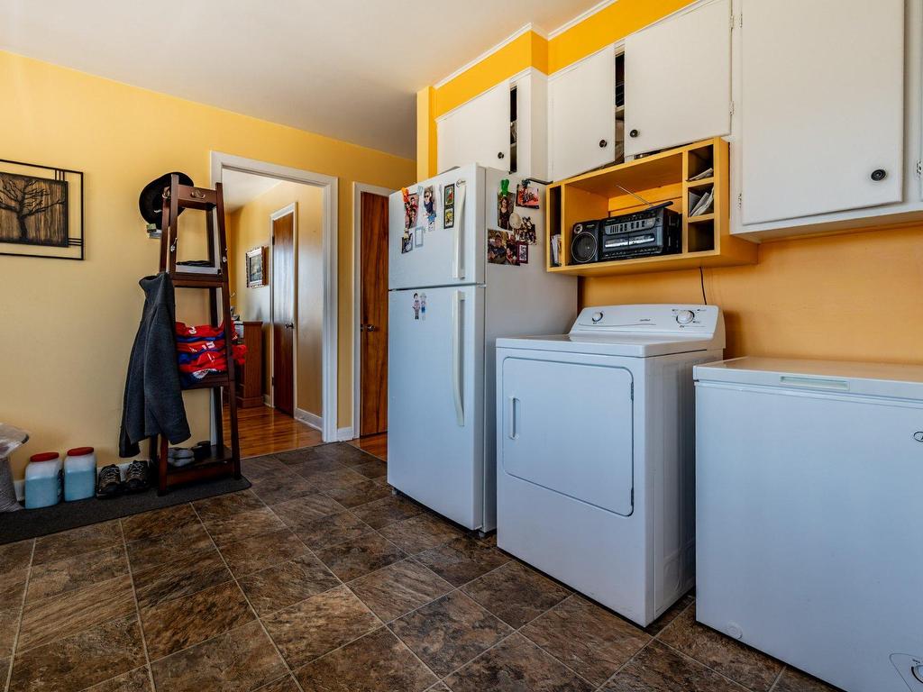 









869

 - 873


Rue Guilbert

,
Trois-Rivières,




QC
G8T5V3

