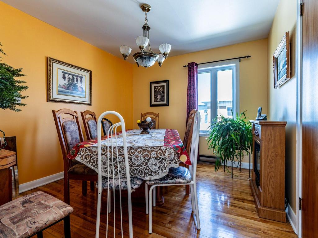 









869

 - 873


Rue Guilbert

,
Trois-Rivières,




QC
G8T5V3

