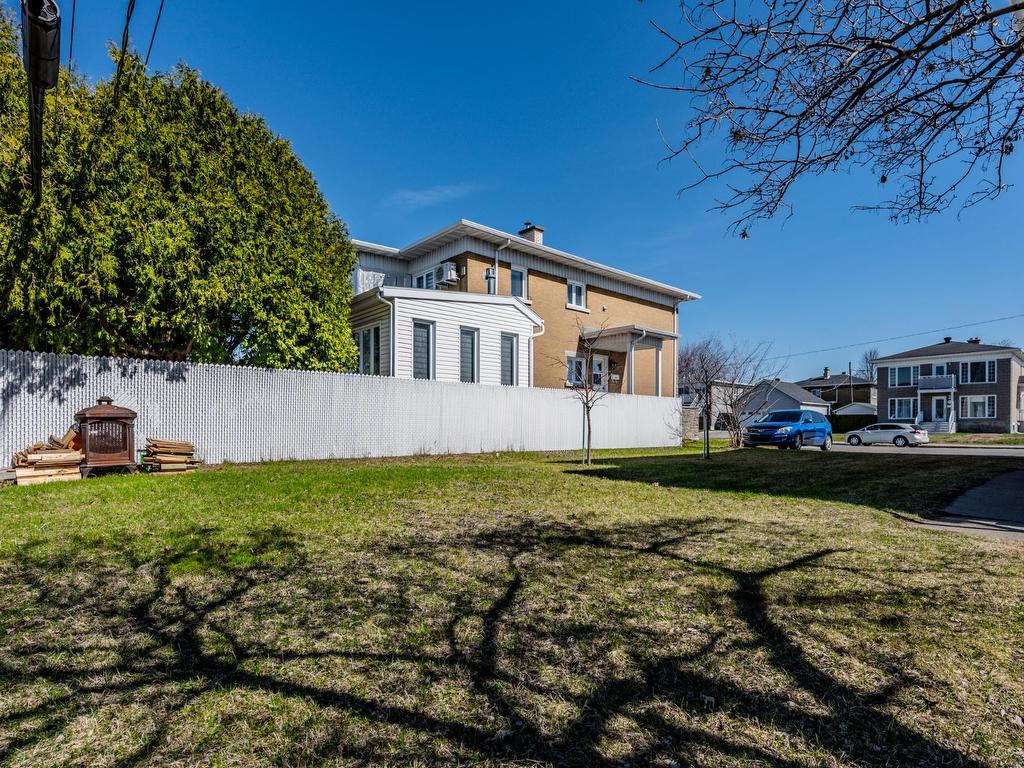 









869

 - 873


Rue Guilbert

,
Trois-Rivières,




QC
G8T5V3

