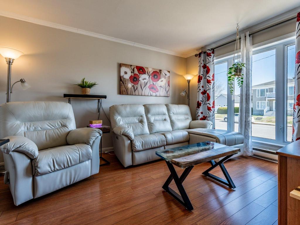 









869

 - 873


Rue Guilbert

,
Trois-Rivières,




QC
G8T5V3

