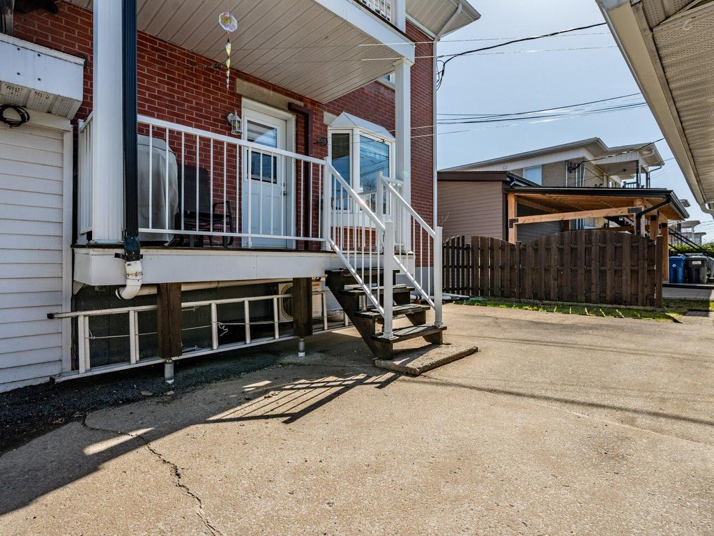









869

 - 873


Rue Guilbert

,
Trois-Rivières,




QC
G8T5V3


