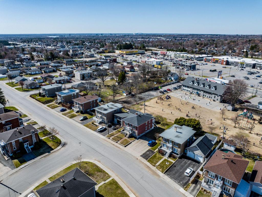 









869

 - 873


Rue Guilbert

,
Trois-Rivières,




QC
G8T5V3

