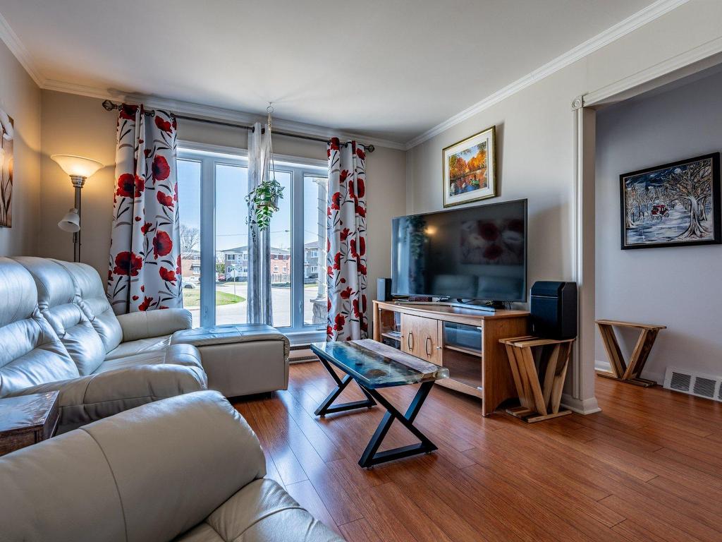 









869

 - 873


Rue Guilbert

,
Trois-Rivières,




QC
G8T5V3

