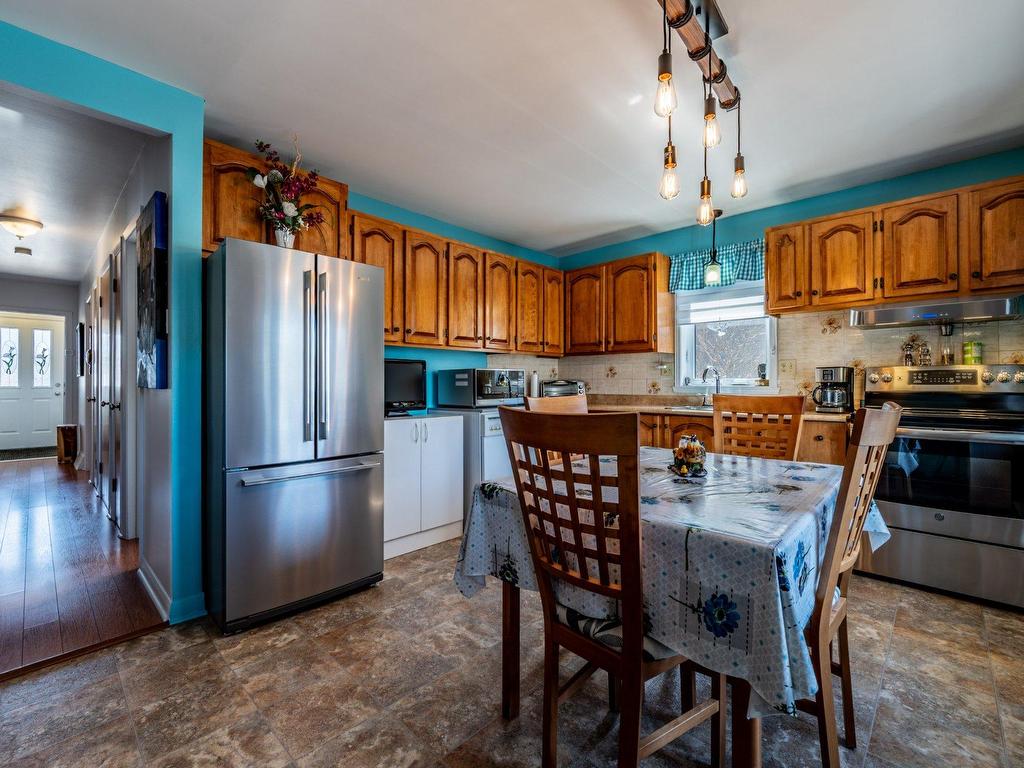 









869

 - 873


Rue Guilbert

,
Trois-Rivières,




QC
G8T5V3

