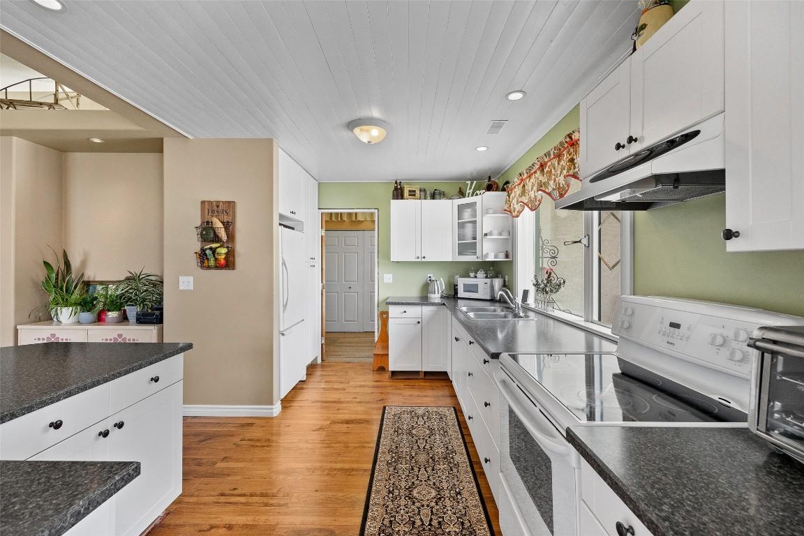 









3544


Elliott

Road,
West Kelowna,




BC
V4T 1N9

